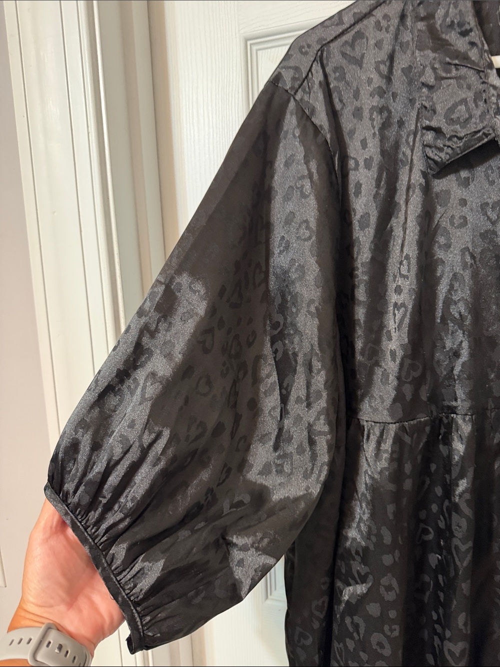 Umgee Black Satin Leopard-Jacquard Button-Front Tunic Trench - Picture 5 of 7